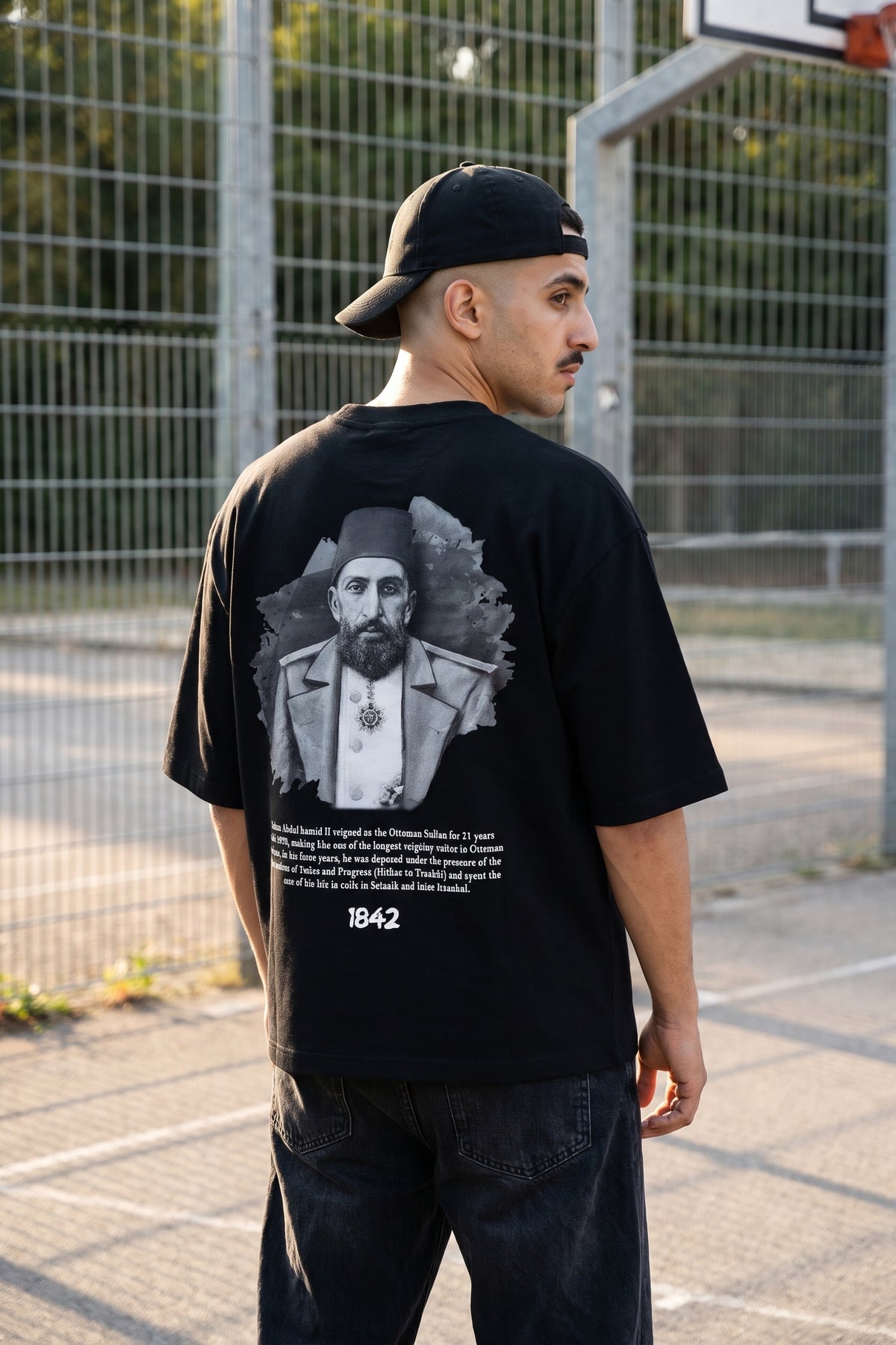 REALSTIL Abdülhamid Sultan Oversized T-Shirt Black – Model Herren