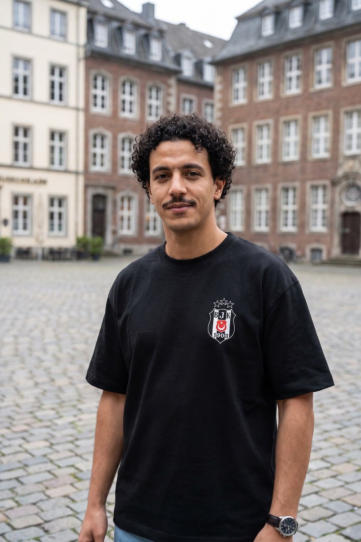REALSTIL Beşiktaş Oversized T-Shirt Black – Model Herren