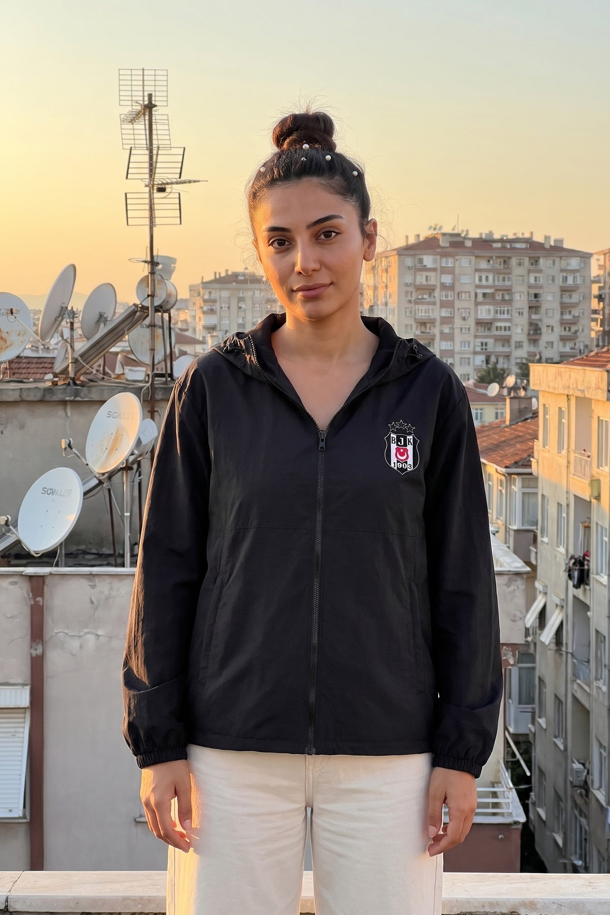 Beşiktaş Windbreaker in Schwarz – Model-Foto Herren