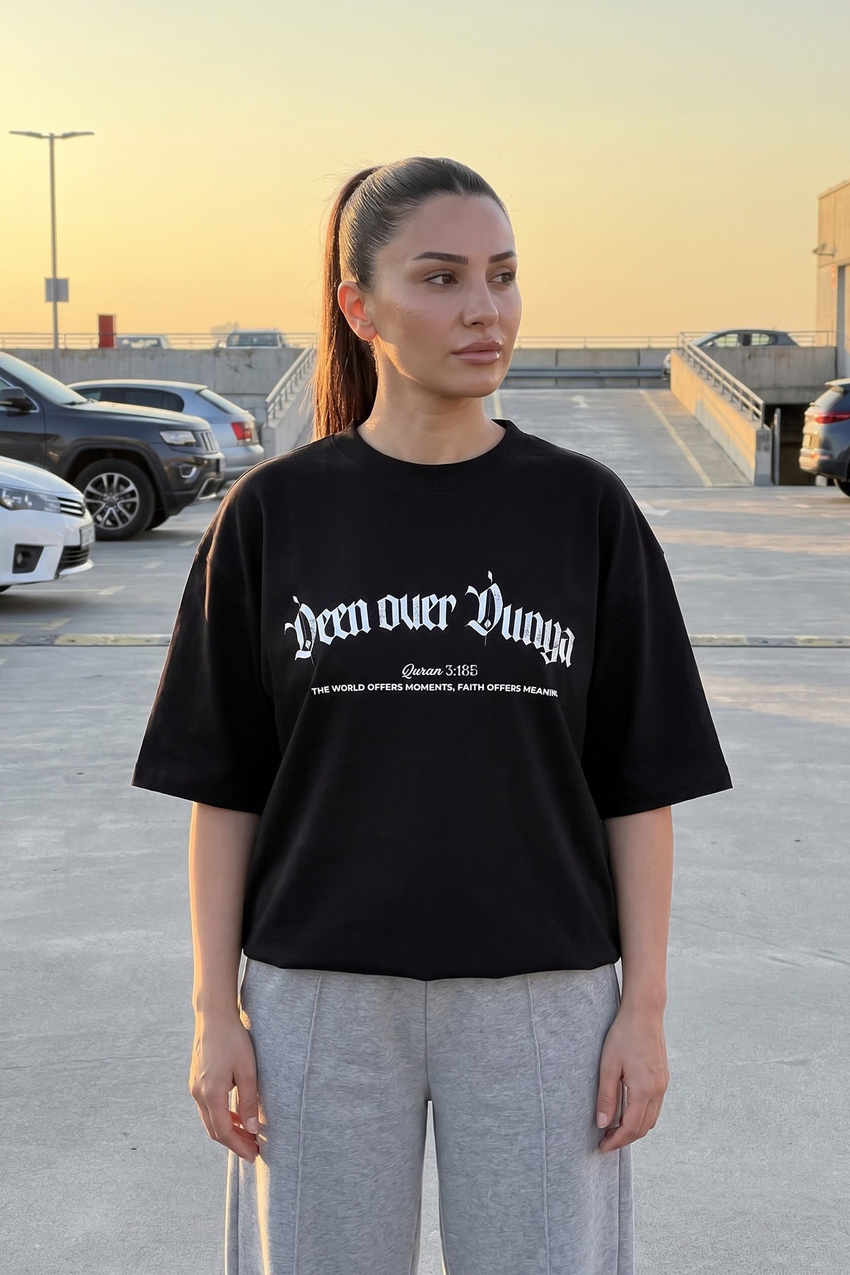 REALSTIL Deen Oversized T-Shirt Black – Model Damen