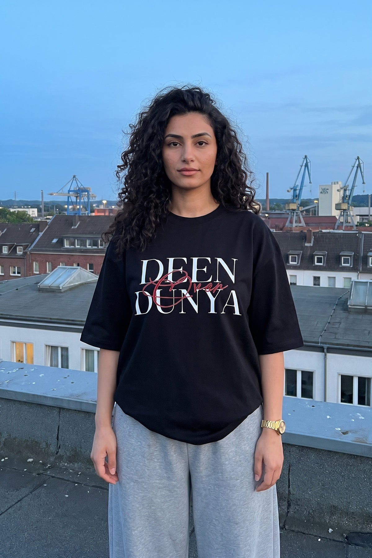 REALSTIL Deen Oversized T-Shirt Black – Model Damen