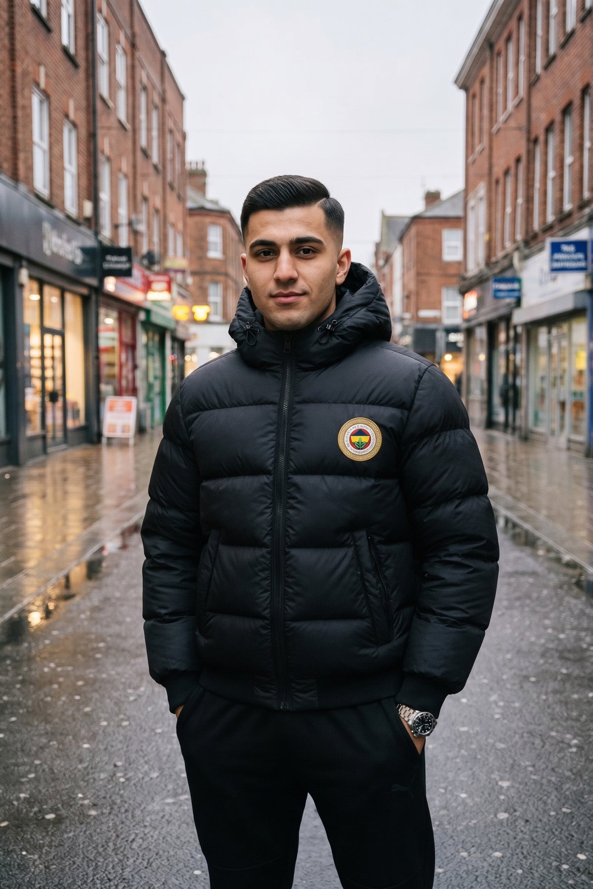 Fenerbahçe Steppjacke in Schwarz – Model-Foto Herren