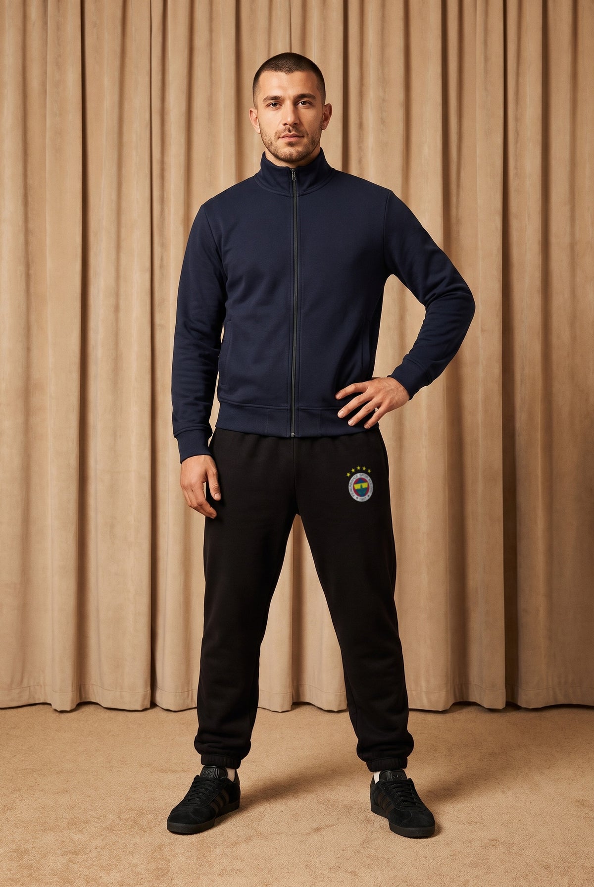 Fenerbahçe Jogger in Schwarz – getragen im Studio