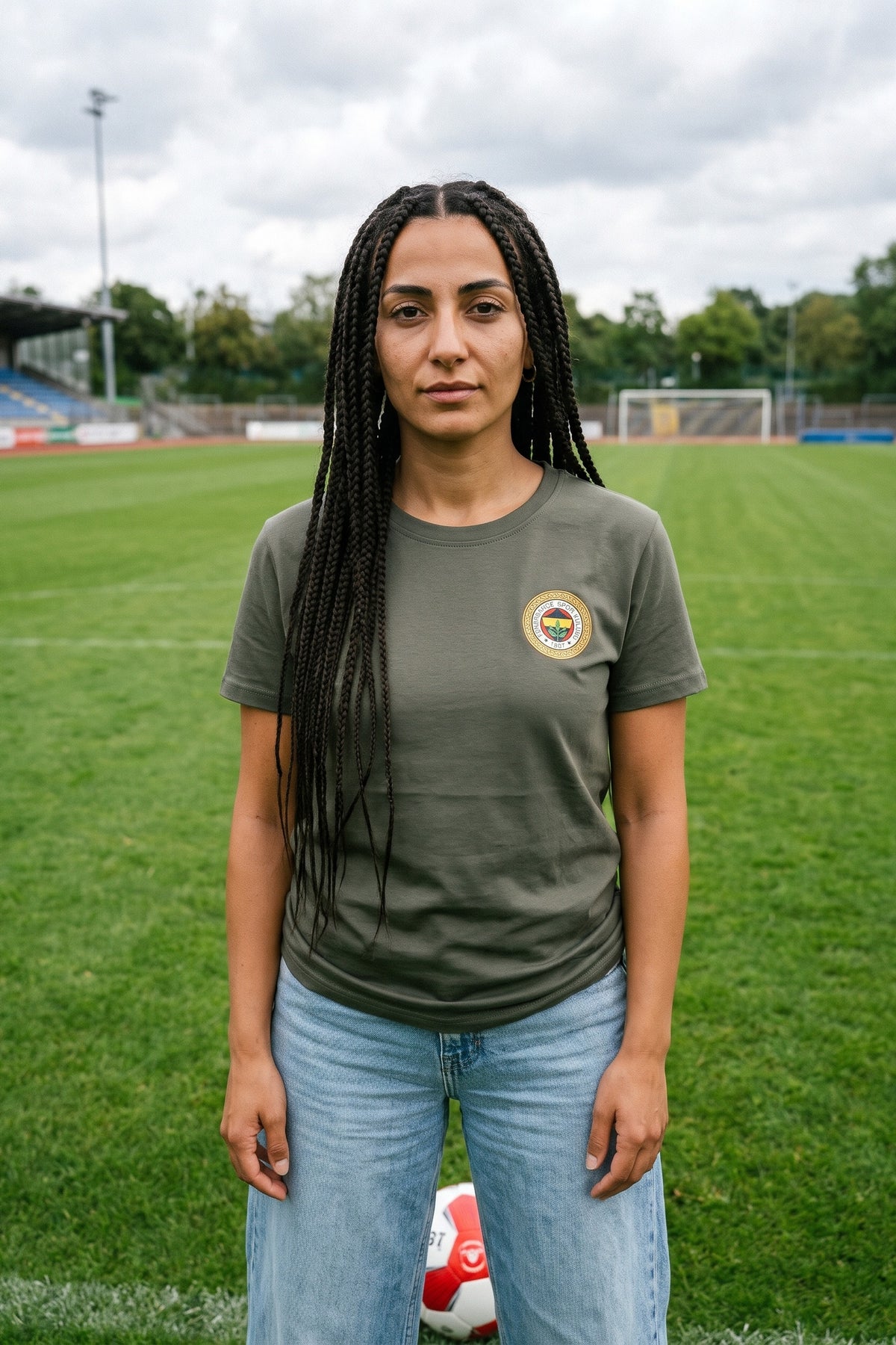 REALSTIL Fenerbahçe Regular Fit T-Shirt Khaki – Model Damen