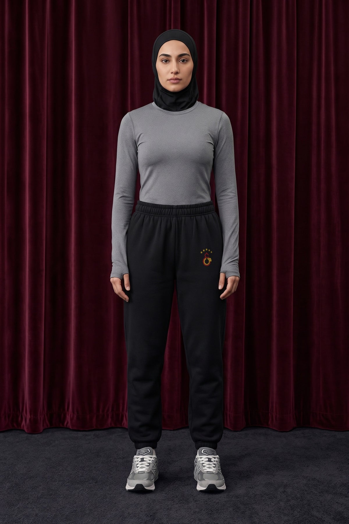 Galatasaray Jogger in Schwarz – getragen im Studio