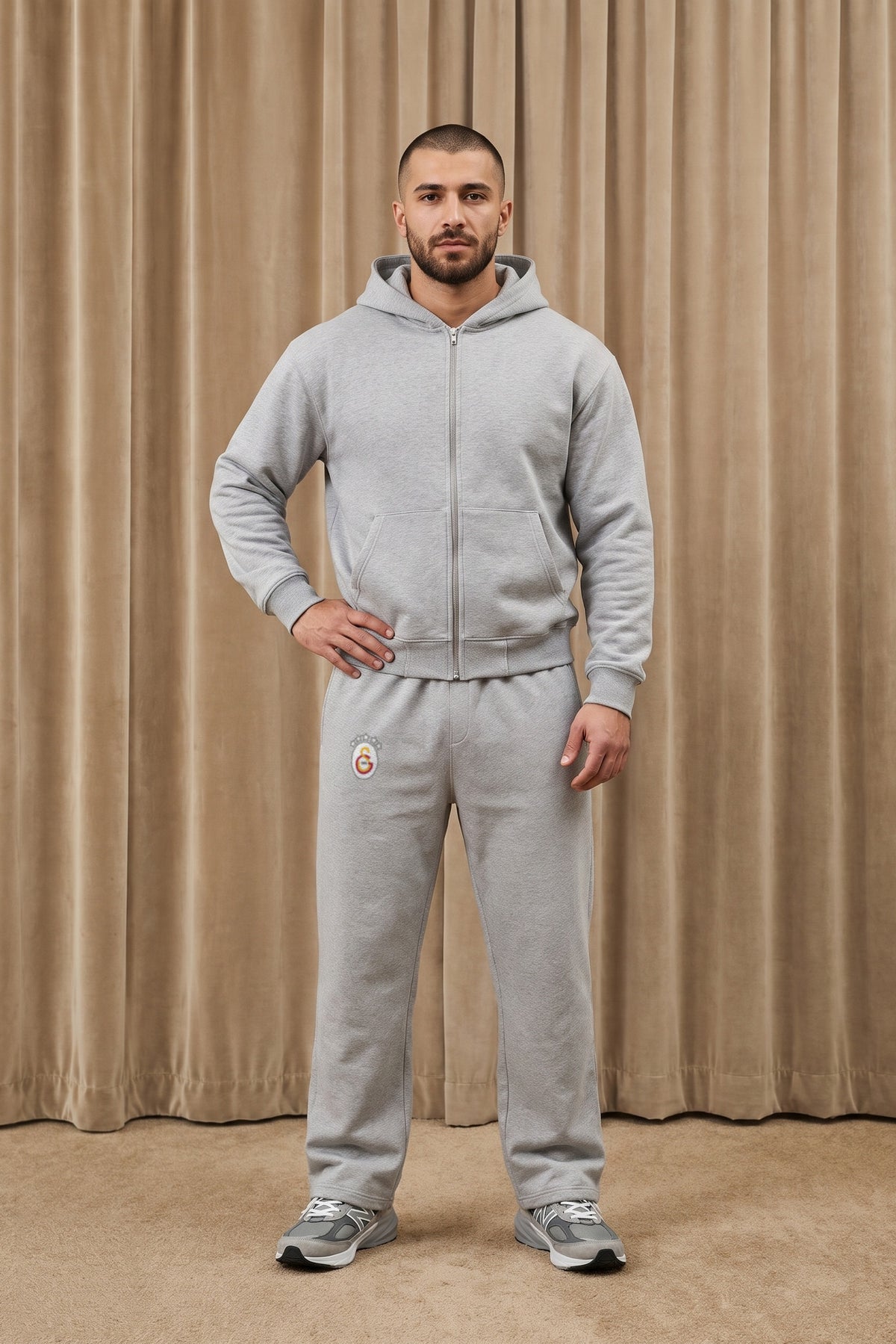 Galatasaray Oversized Jogger in Heather Grey – getragen im Studio