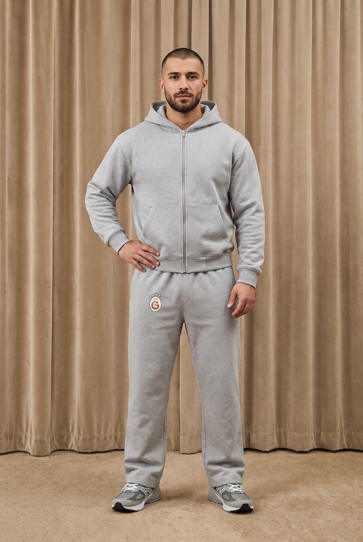 Galatasaray Oversized Jogger in Heather Grey – getragen im Studio