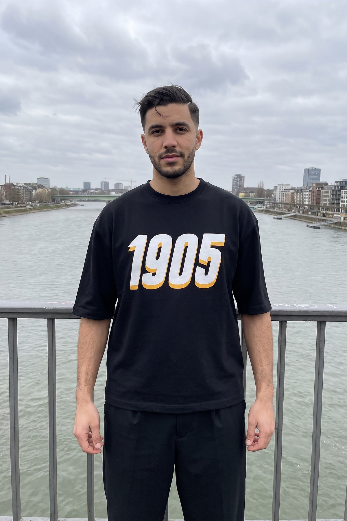 REALSTIL Galatasaray Oversized T-Shirt Black – Model Herren