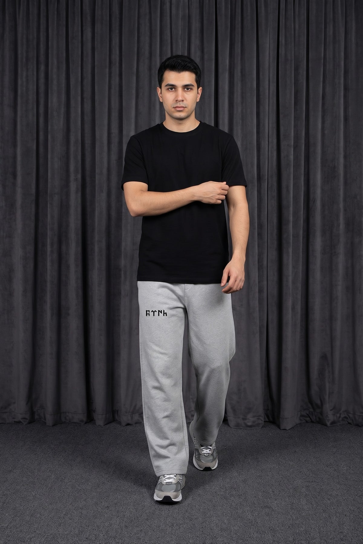 Göktürk Oversized Jogger – Model trägt den Jogger