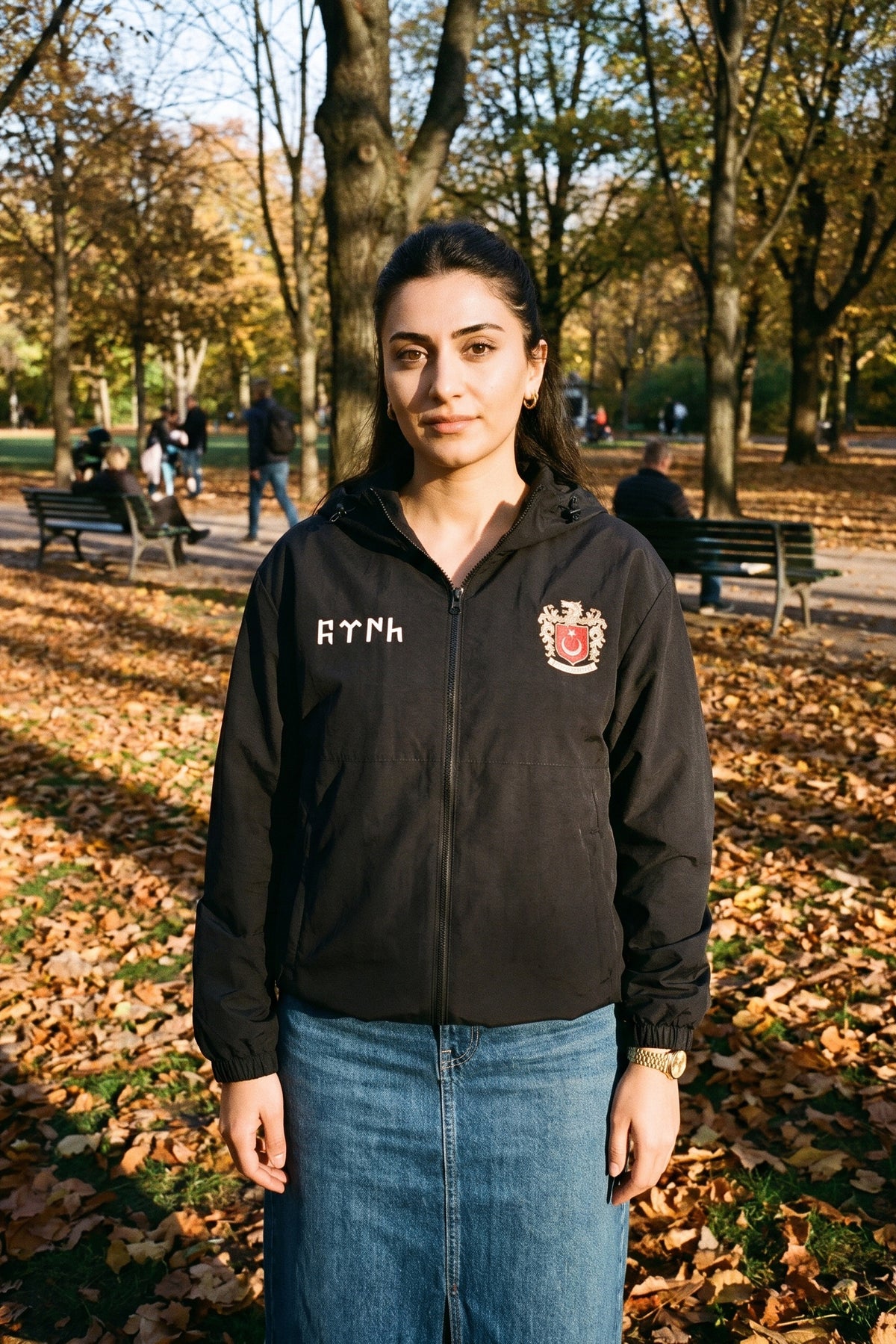 Göktürk Windbreaker in Schwarz – Model-Foto Herren