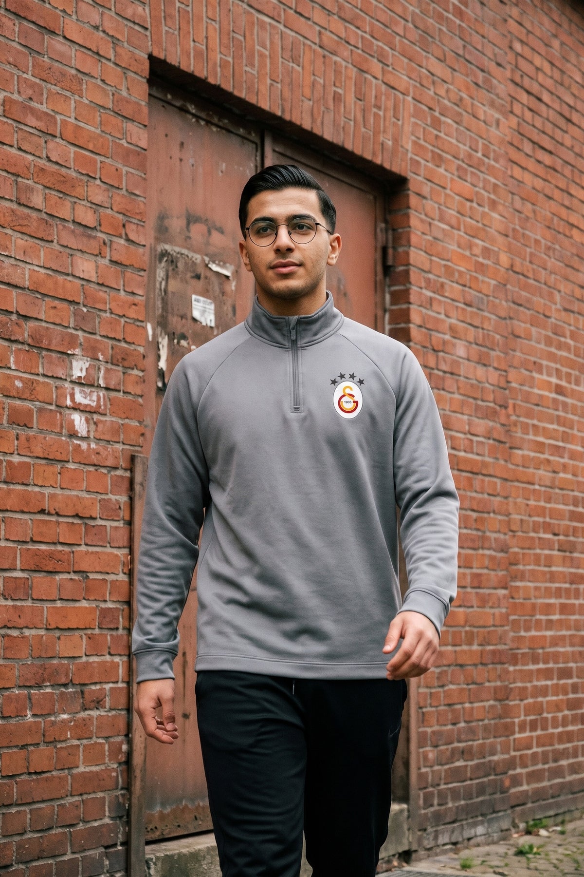 Galatasaray Zip Longsleeve in Schwarz – Model-Foto Damen