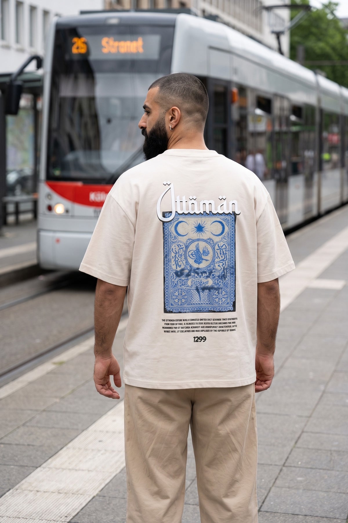 REALSTIL Ottoman Oversized T-Shirt Sand – Model Herren