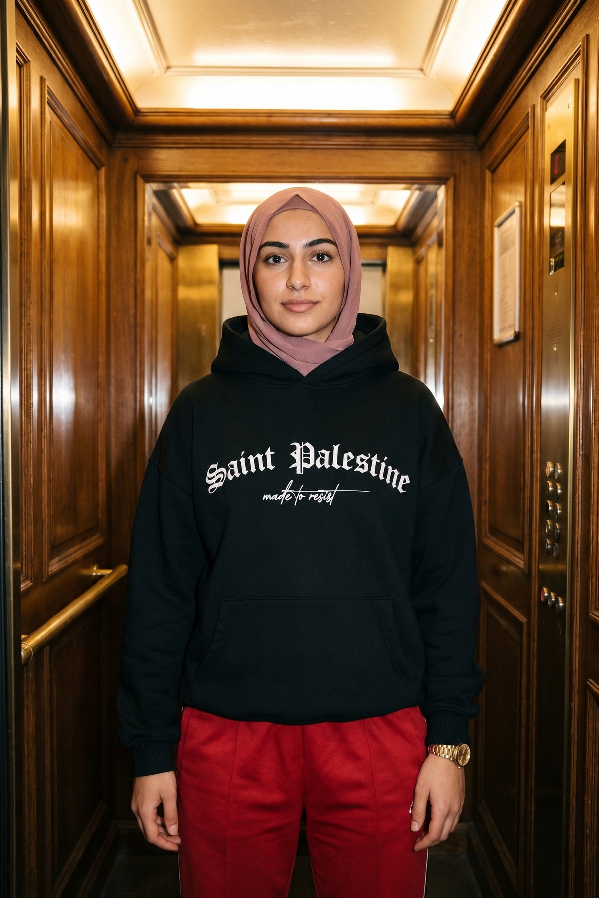 REALSTIL Saint Palestine Oversized Hoodie Black – Model Damen