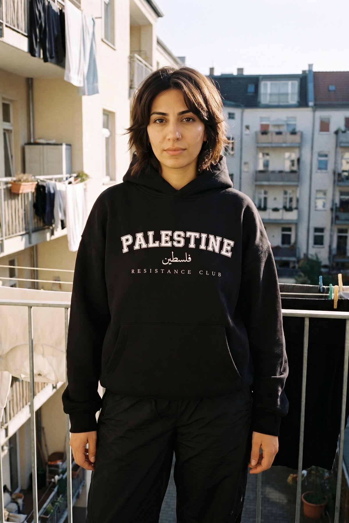 REALSTIL Palestine Oversized Hoodie Black – Model Damen