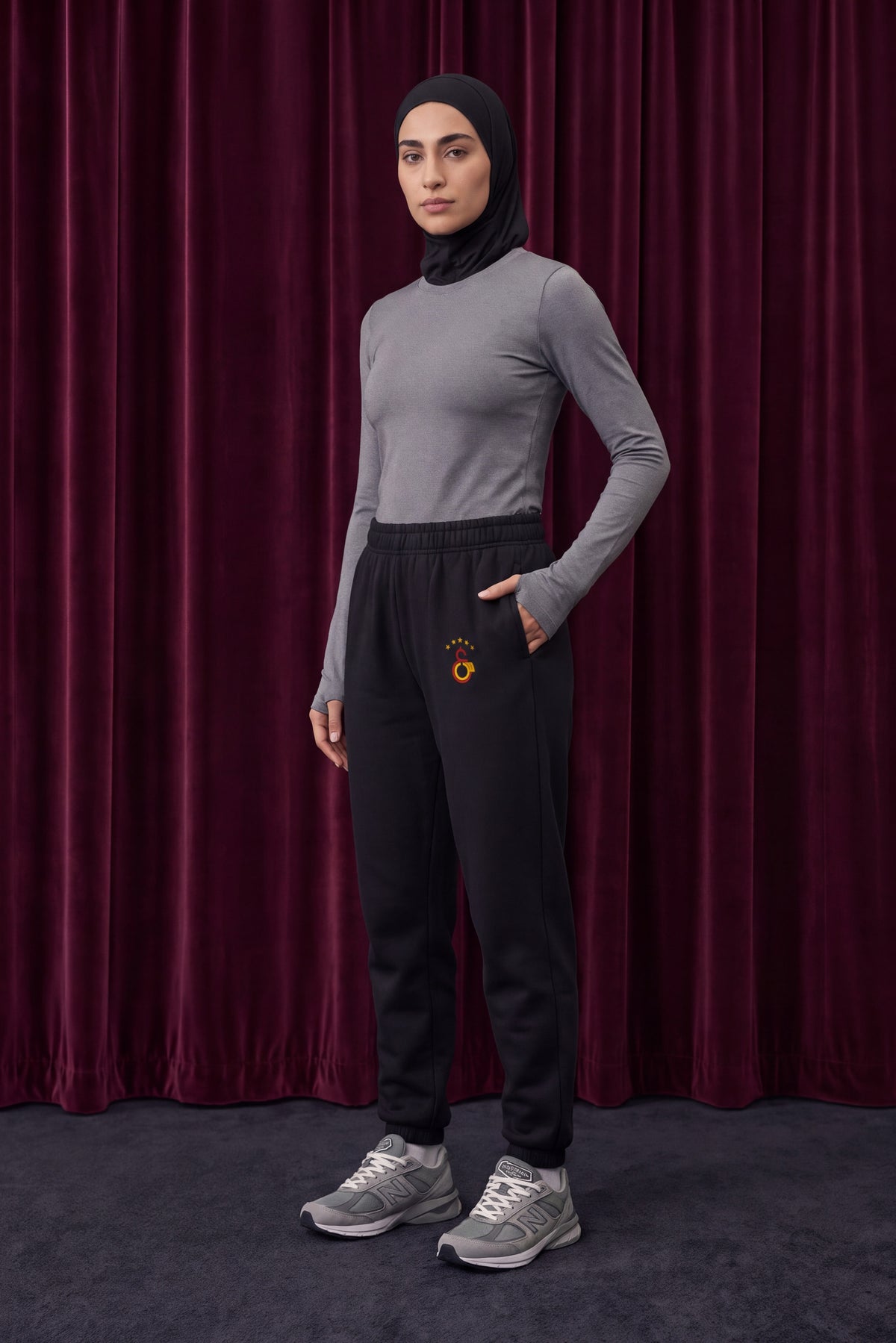 Galatasaray Jogger in Schwarz – getragen im Studio