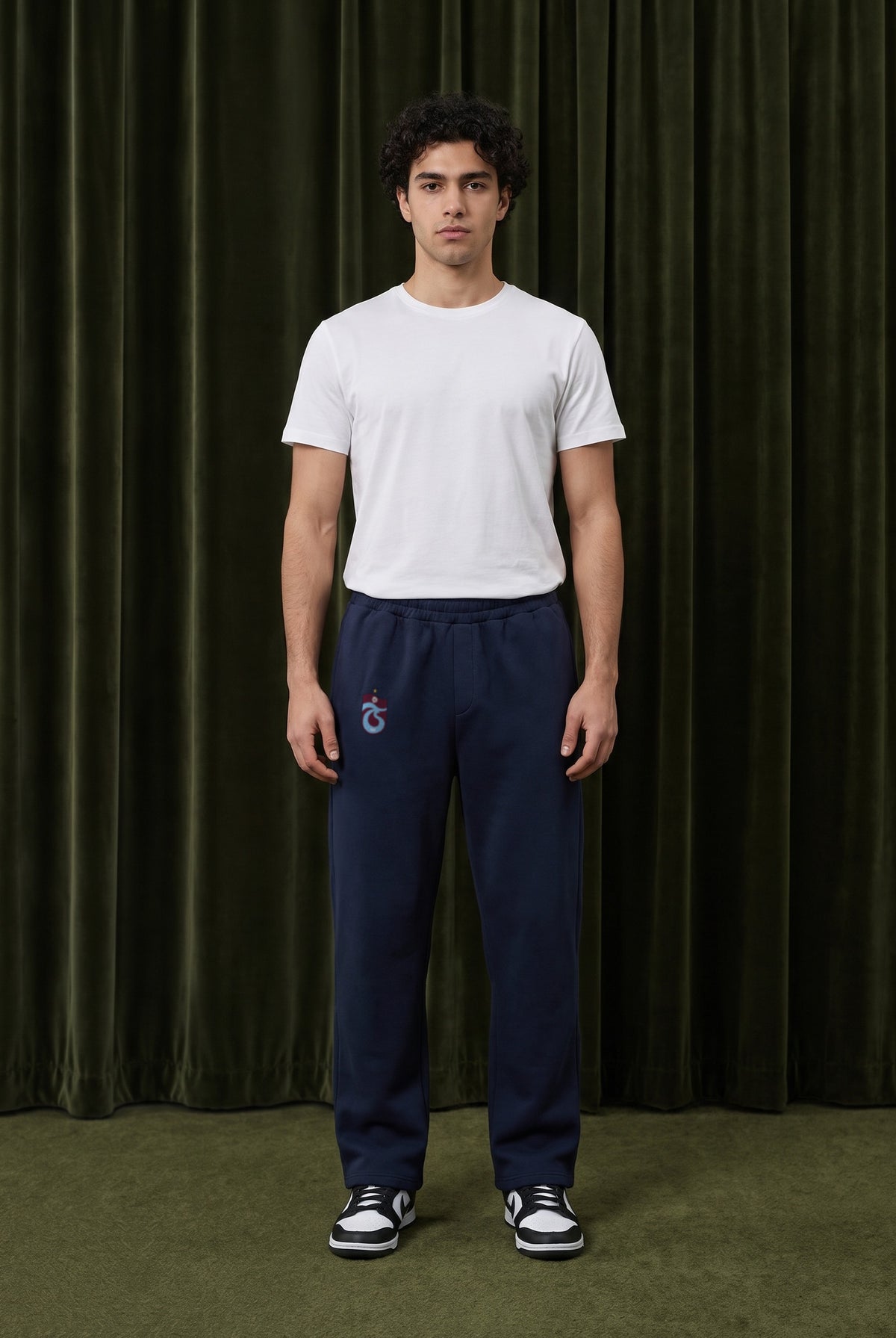Trabzonspor Oversized Jogger in Deep Navy – getragen im Studio