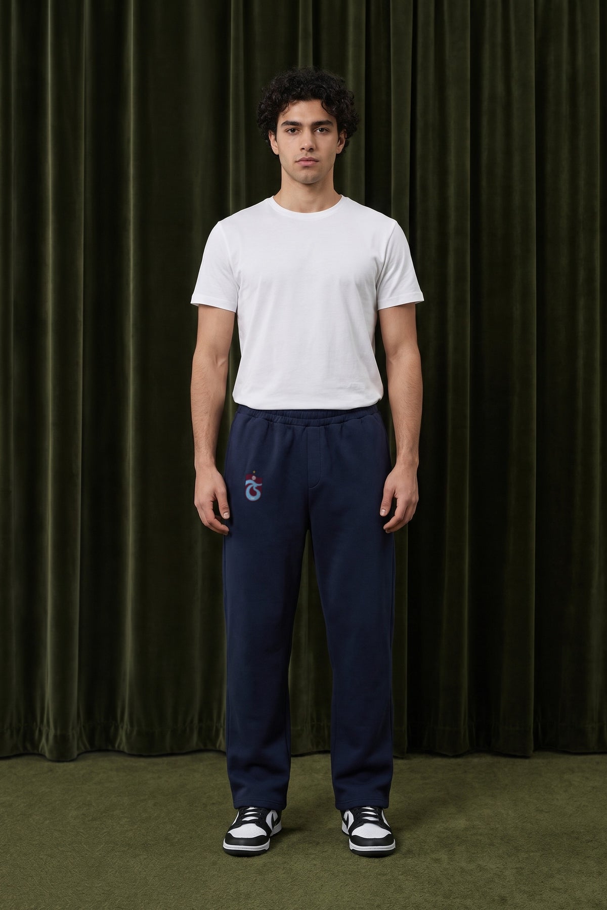Trabzonspor Oversized Jogger in Deep Navy – getragen im Studio
