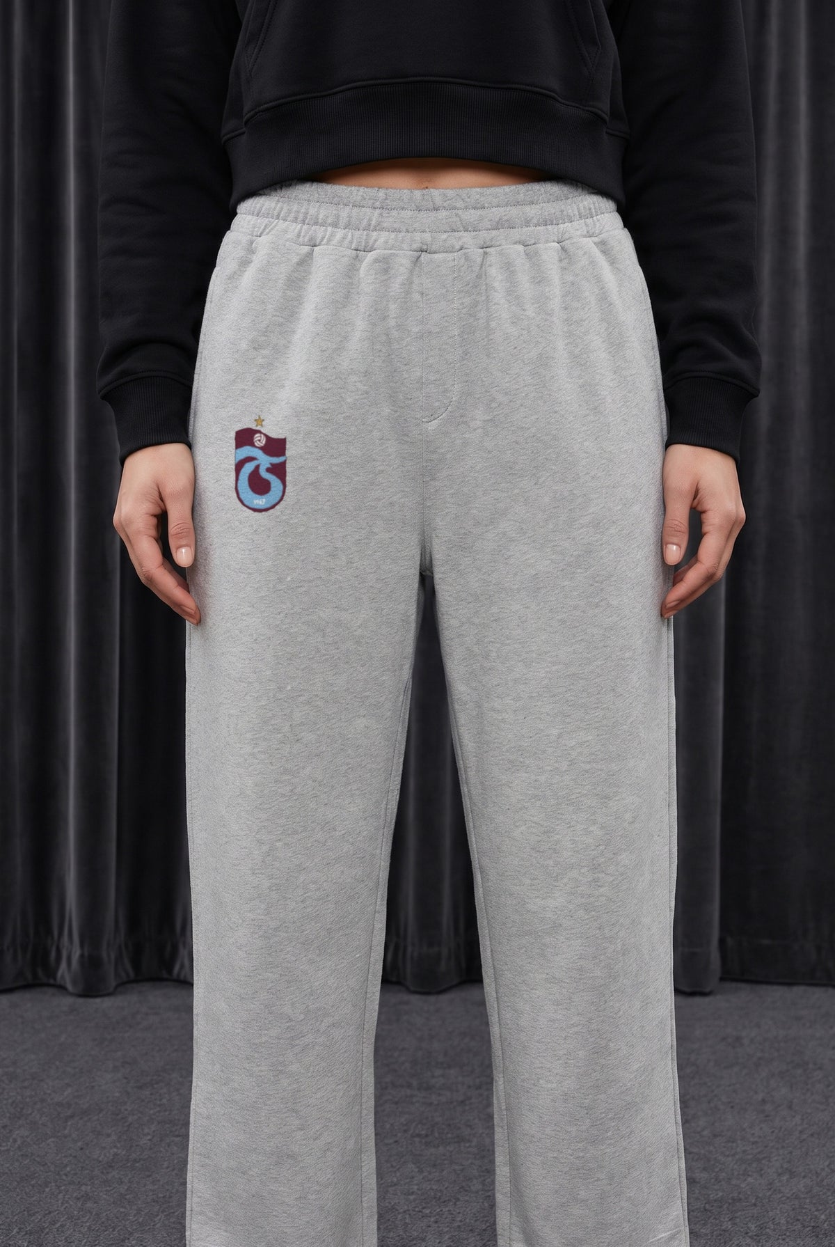 Trabzonspor Oversized Jogger in Heather Grey – Nahaufnahme des Prints
