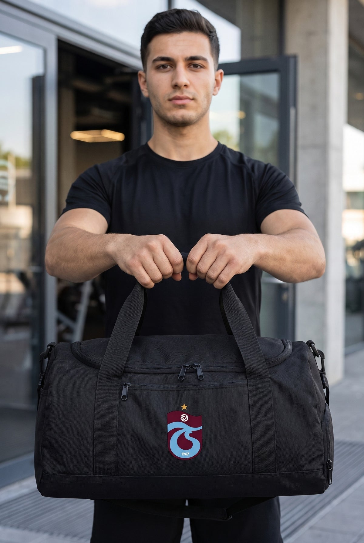 Trabzonspor Sporttasche in Schwarz – Model-Foto