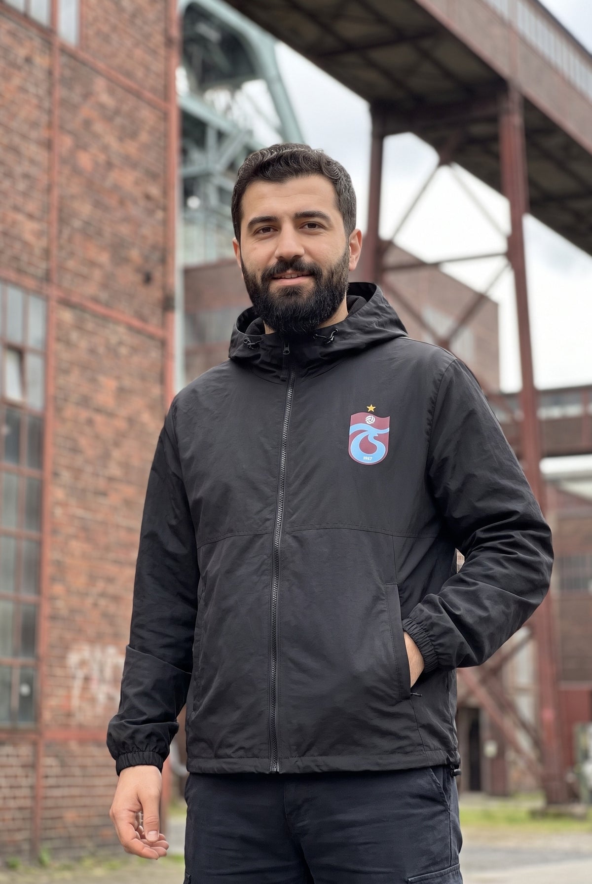 Trabzonspor Windbreaker in Schwarz – Model-Foto Herren