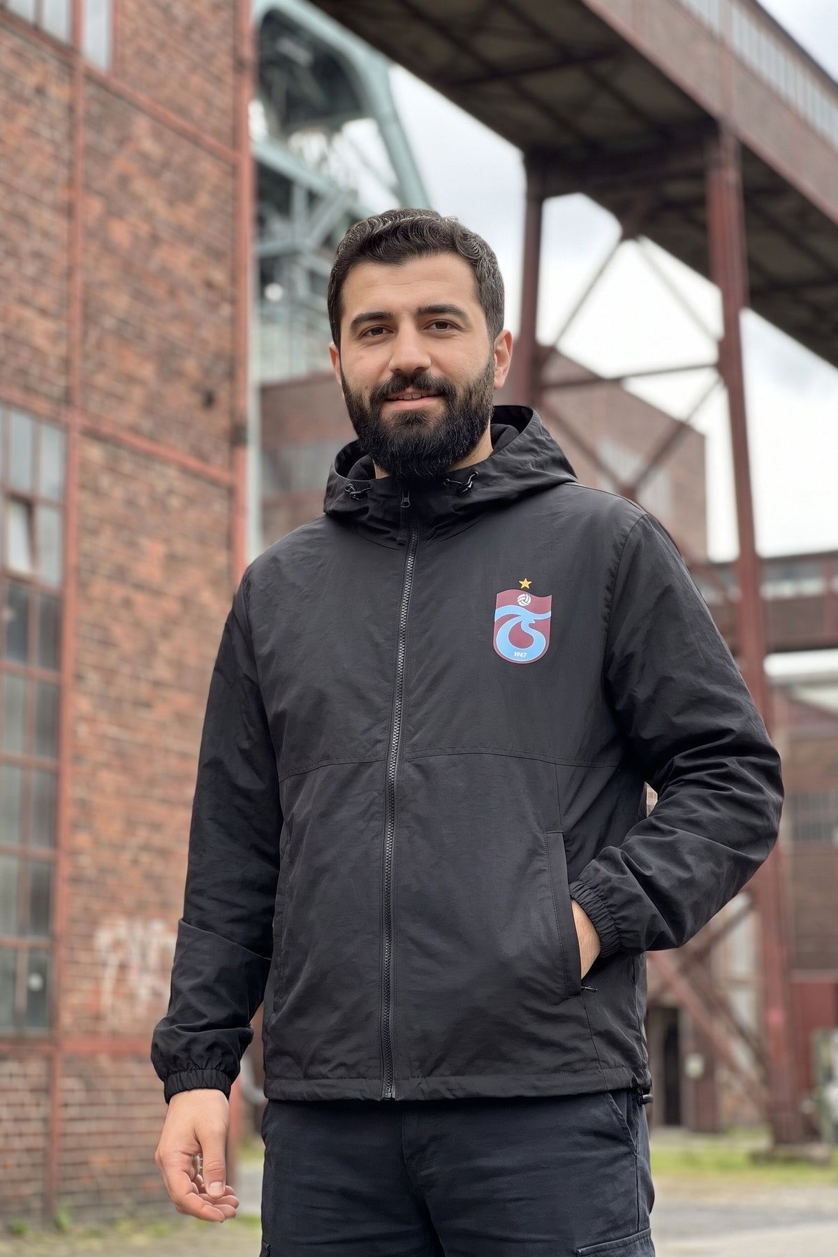 Trabzonspor Windbreaker in Schwarz – Model-Foto Herren