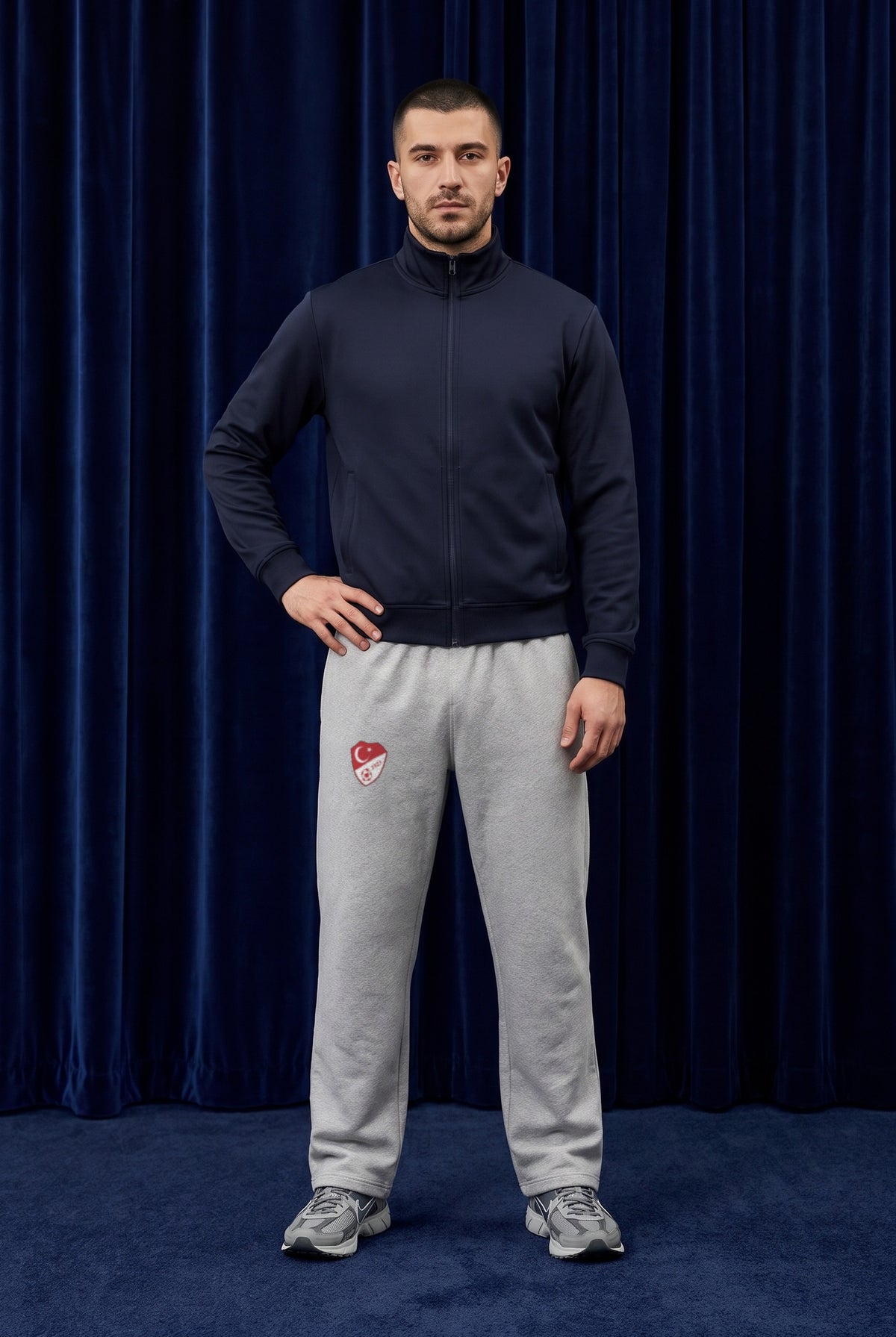 Türkiye Oversized Jogger in Heather Grey – getragen im Studio