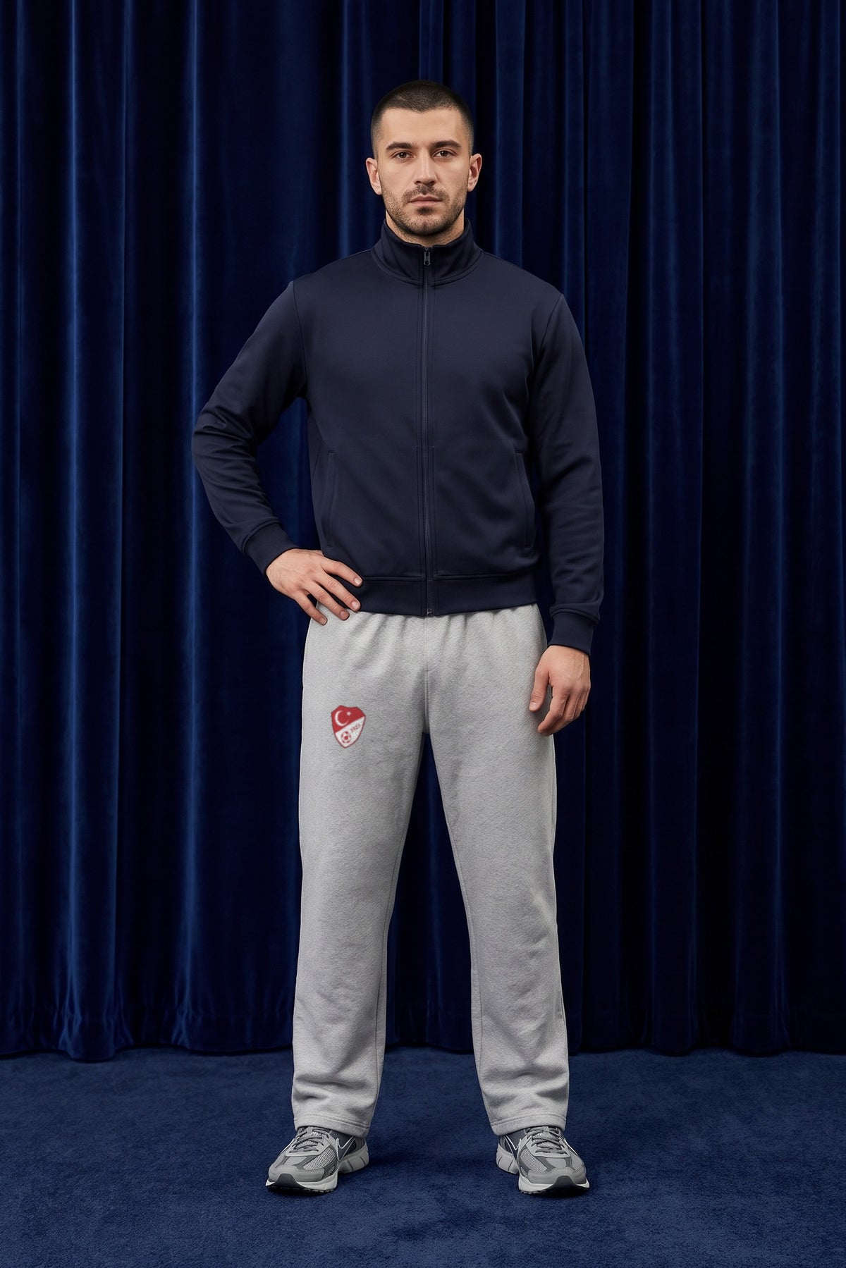Türkiye Oversized Jogger in Heather Grey – getragen im Studio