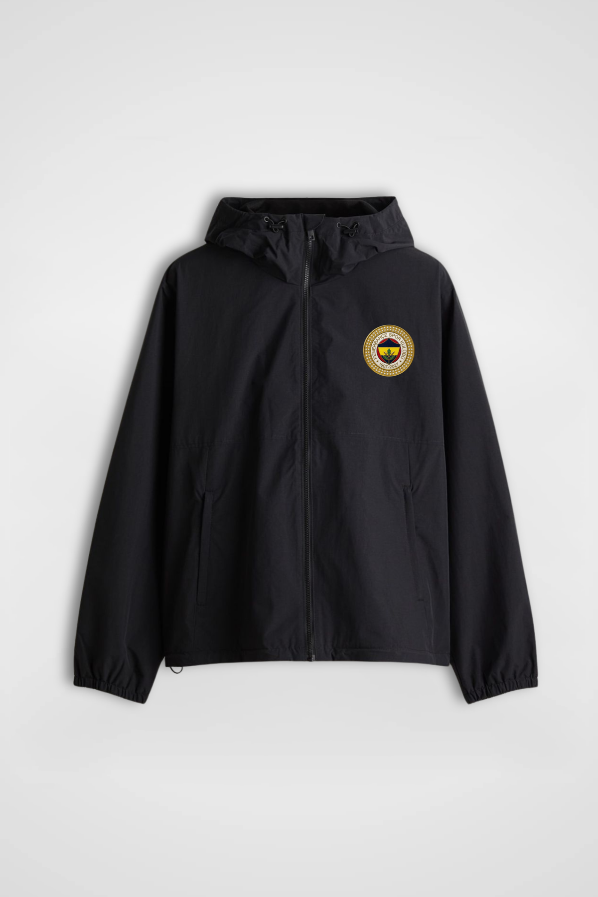 Schwarzer Fenerbahçe Windbreaker mit goldfarbenem Brustemblem – Vorderansicht