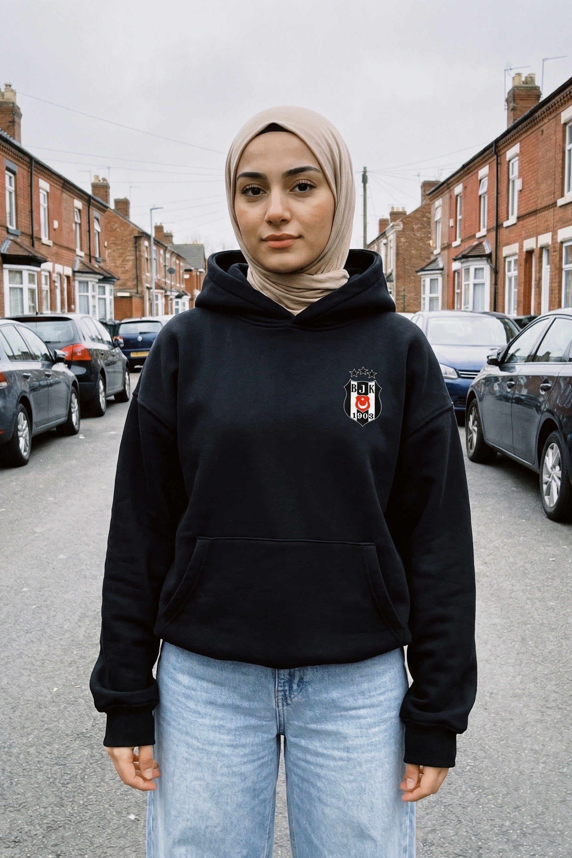 REALSTIL Beşiktaş Oversized Hoodie Black – Model Damen