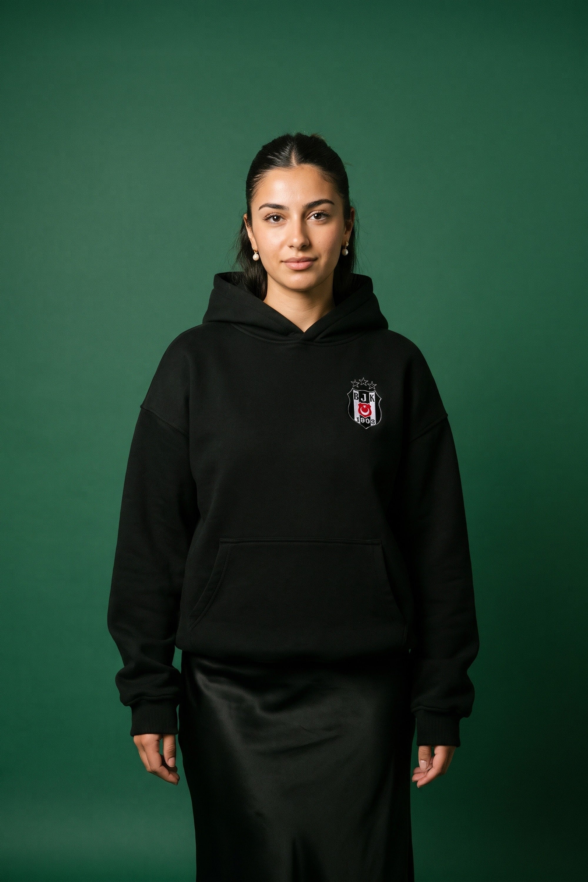 REALSTIL Beşiktaş Oversized Hoodie Black – Model Damen