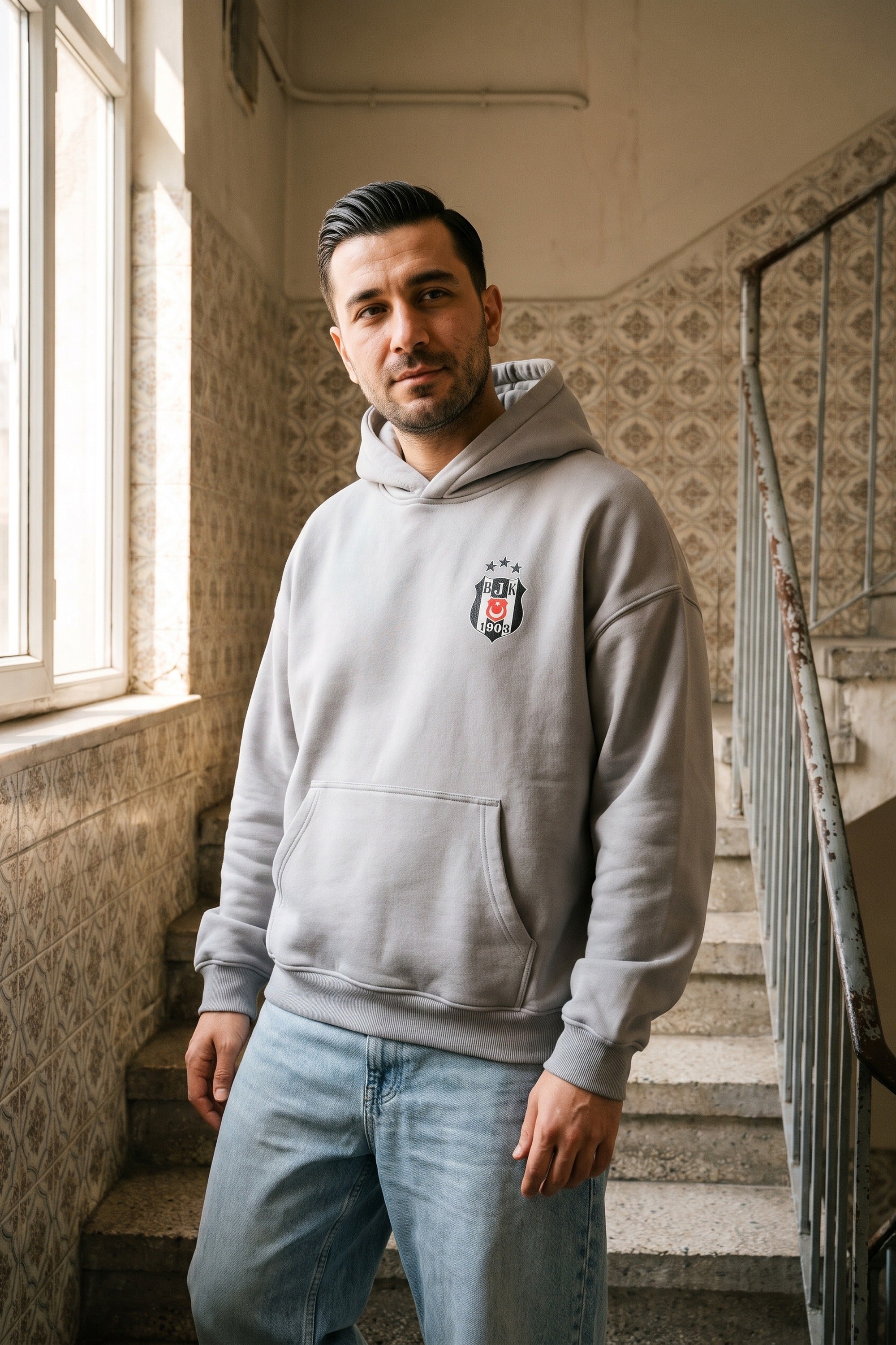 REALSTIL Beşiktaş Oversized Hoodie Light Asphalt – Model Herren