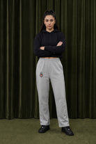 Beşiktaş Oversized Jogger in Heather Grey – getragen im Studio