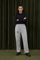 Beşiktaş Oversized Jogger in Heather Grey – getragen im Studio