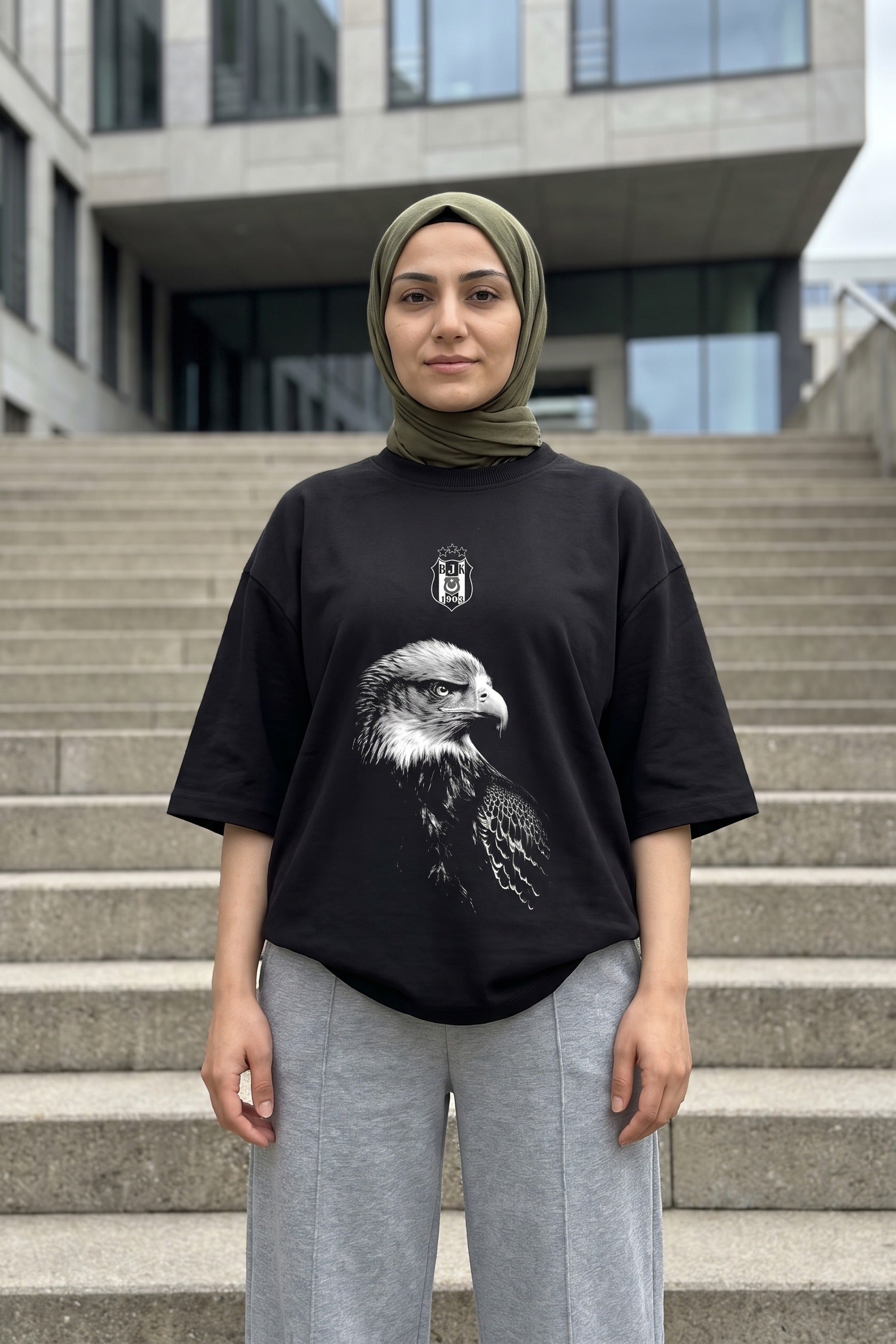 REALSTIL Beşiktaş Oversized T-Shirt Black – Model Damen