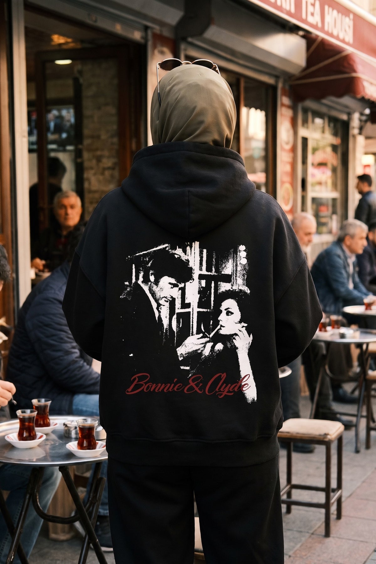 REALSTIL Bonnie & Clyde Oversized Hoodie Black – Model Damen