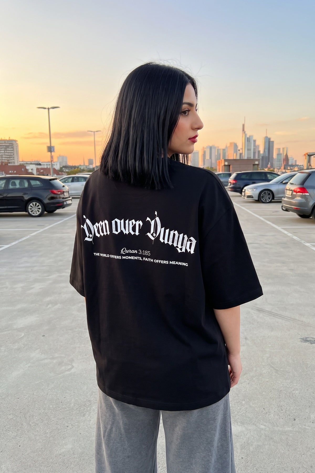 REALSTIL Deen Oversized T-Shirt Black – Model Damen