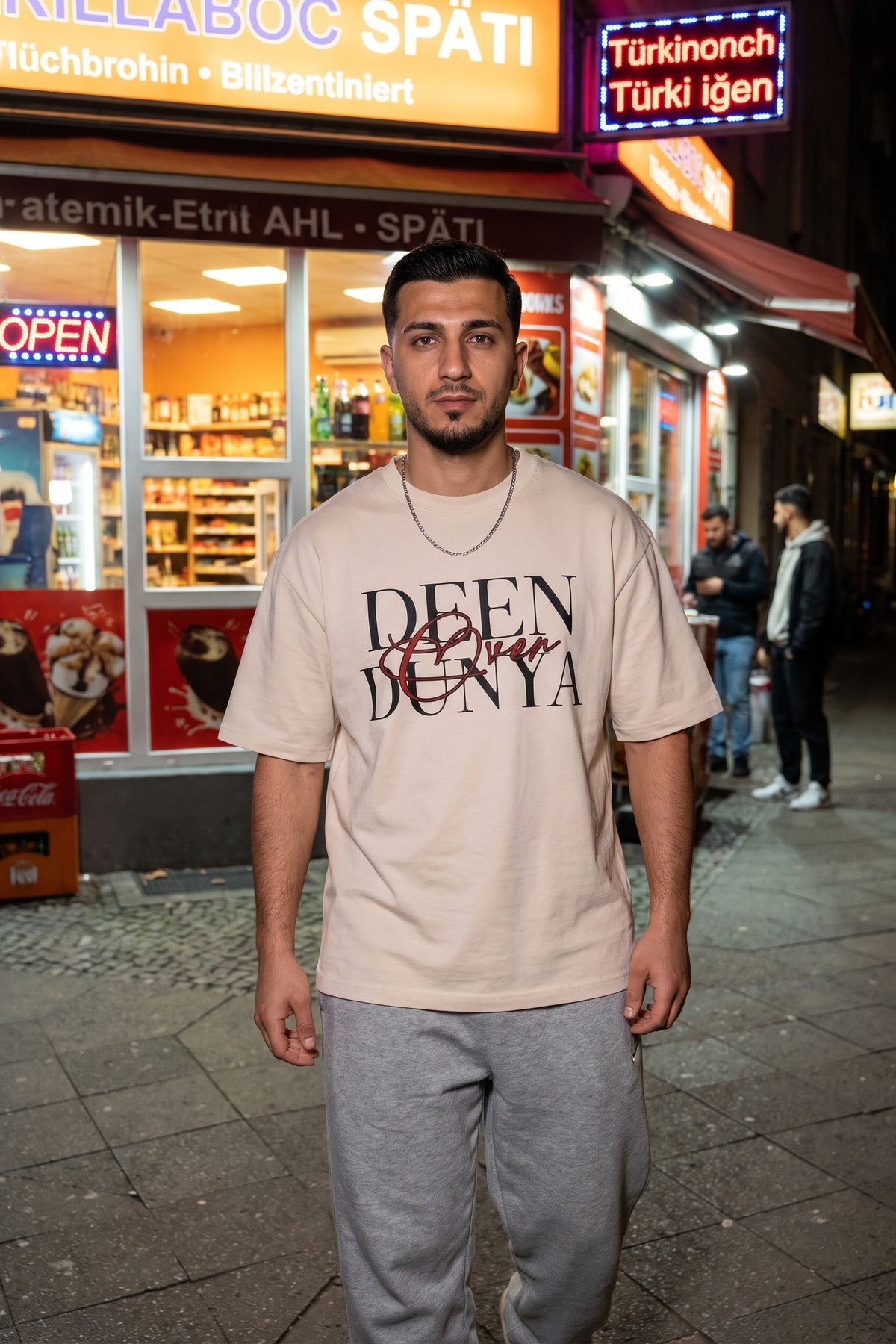 REALSTIL Deen Oversized T-Shirt Sand – Model Herren