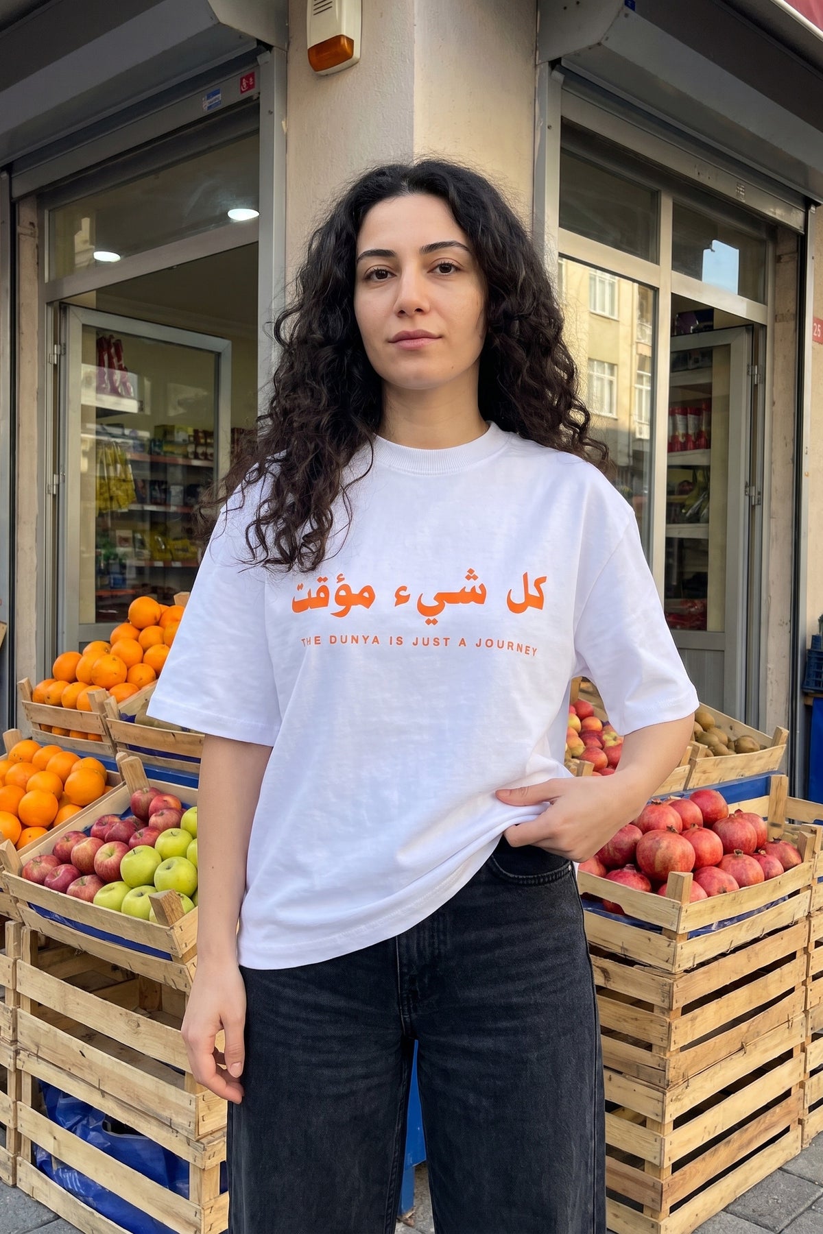 REALSTIL Dünya Oversized T-Shirt White – Model Damen