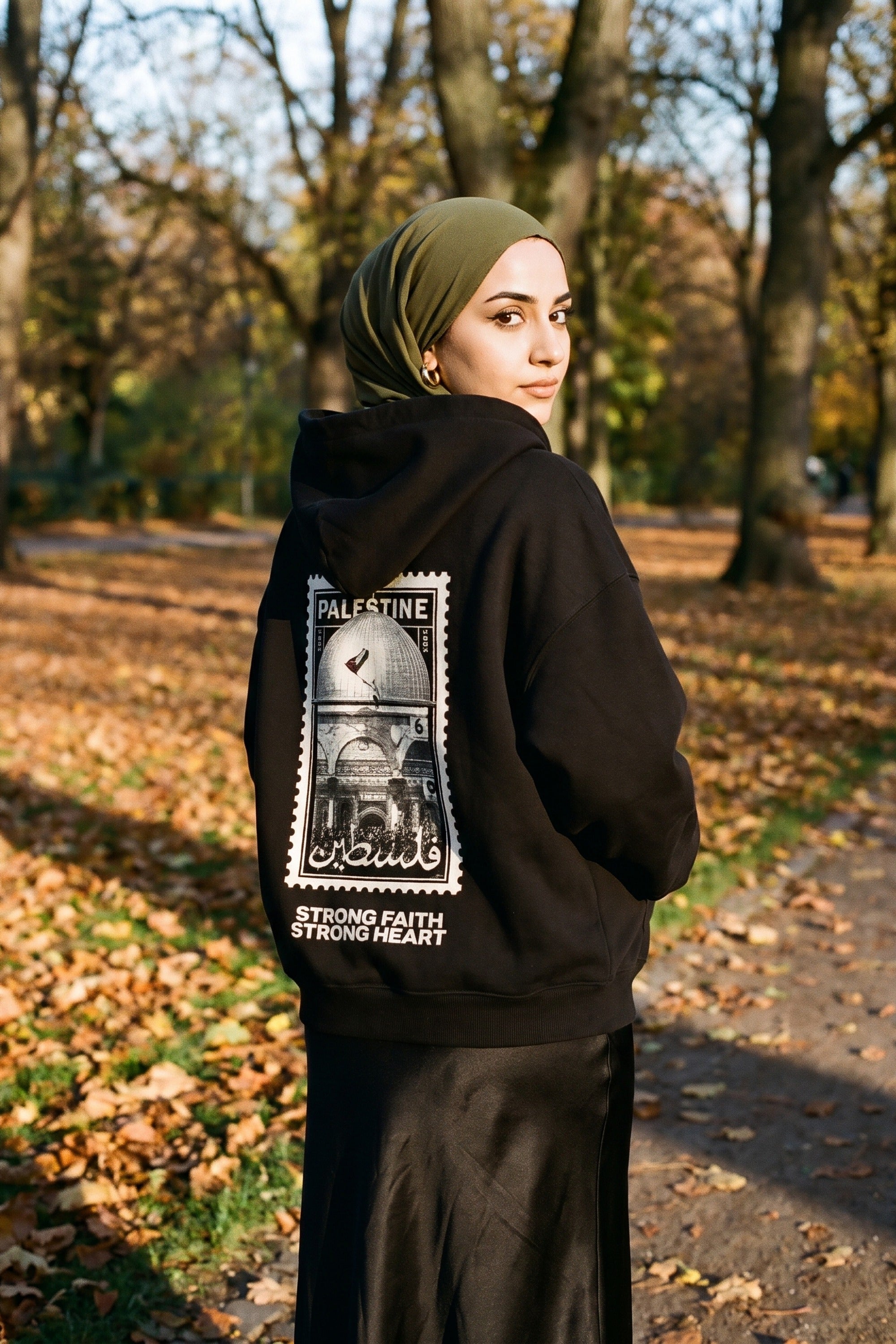 REALSTIL Palestine Oversized Zipper Hoodie Black – Model Damen