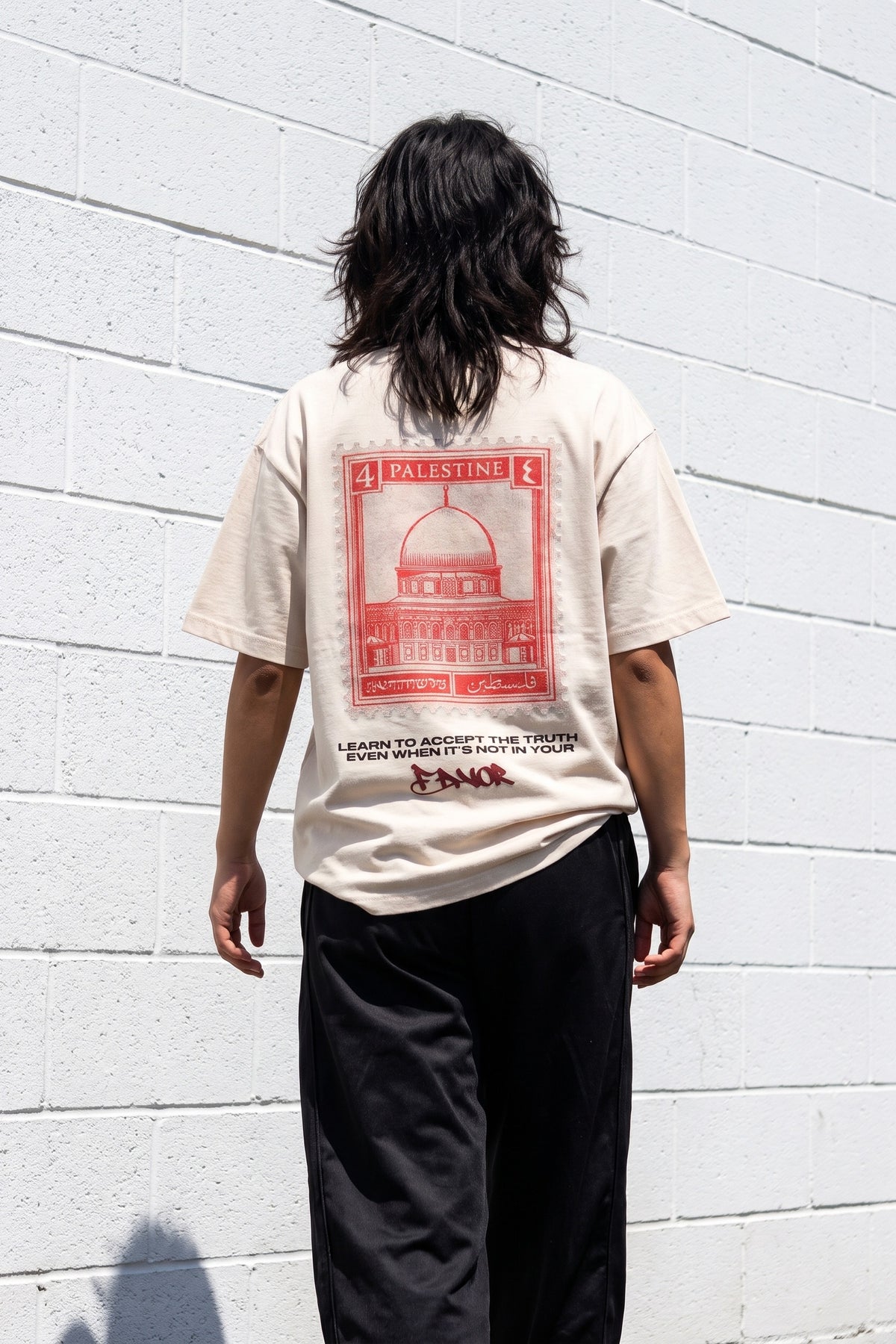 REALSTIL Palestine Oversized T-Shirt Sand – Model Damen