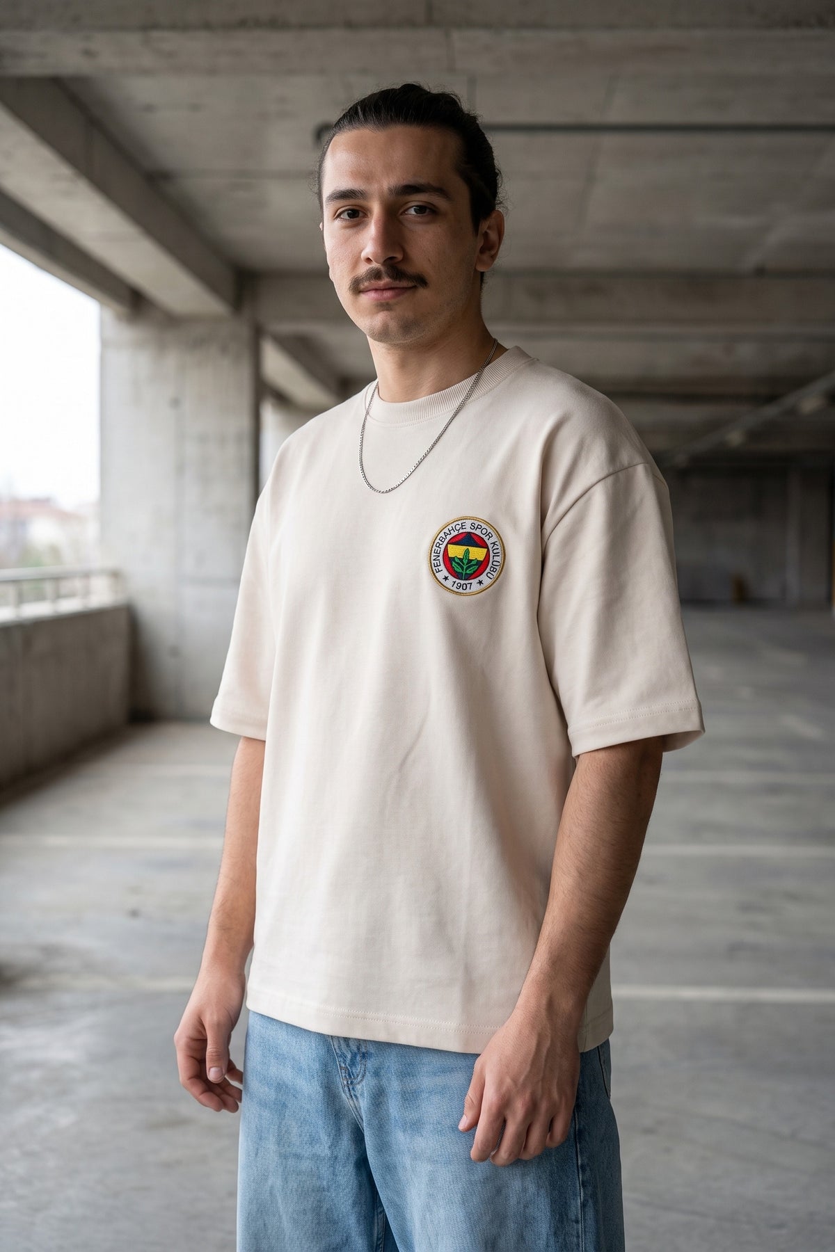 REALSTIL Fenerbahçe Oversized T-Shirt Sand – Model Herren