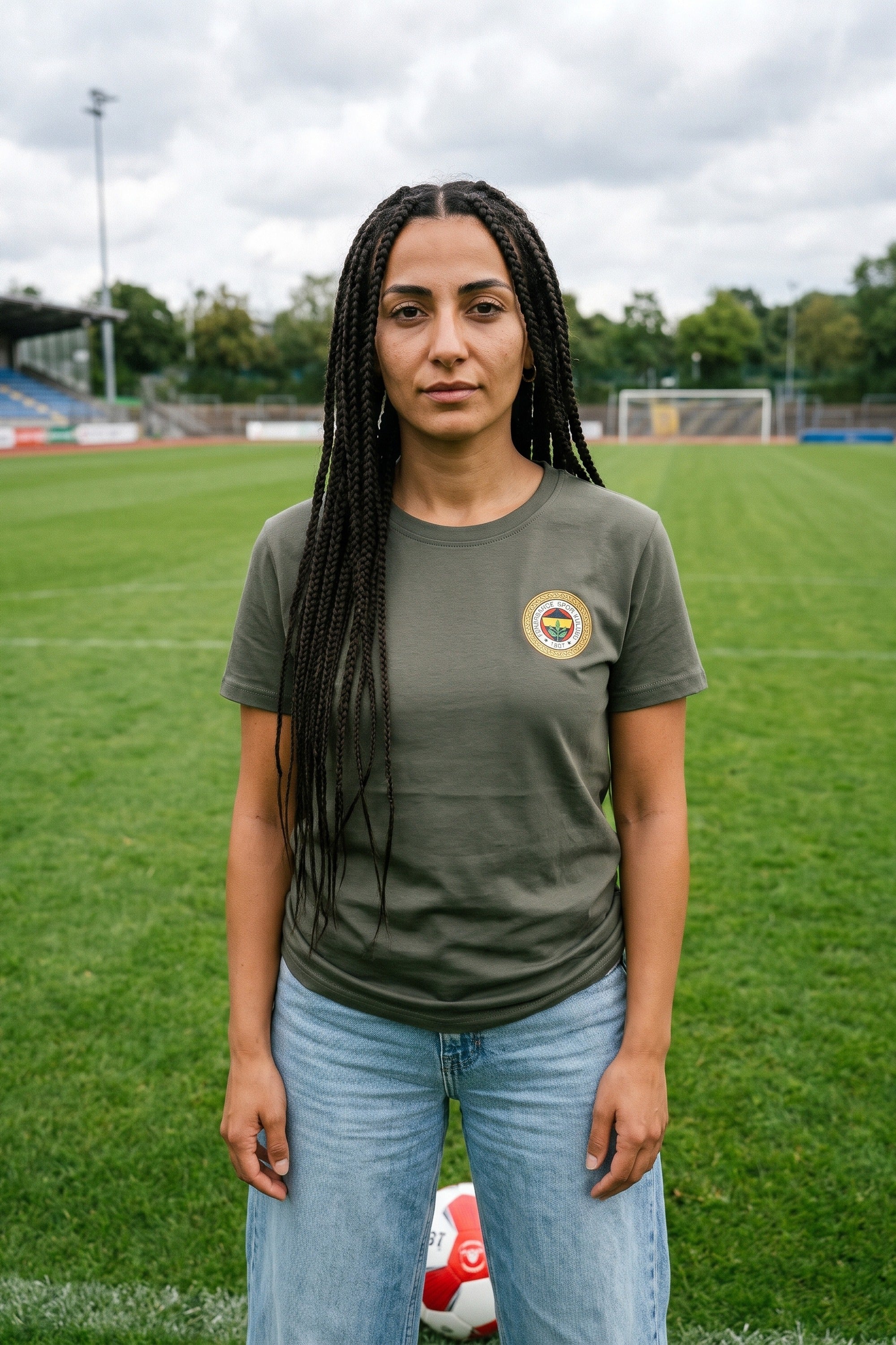 REALSTIL Fenerbahçe Regular Fit T-Shirt Khaki – Model Damen