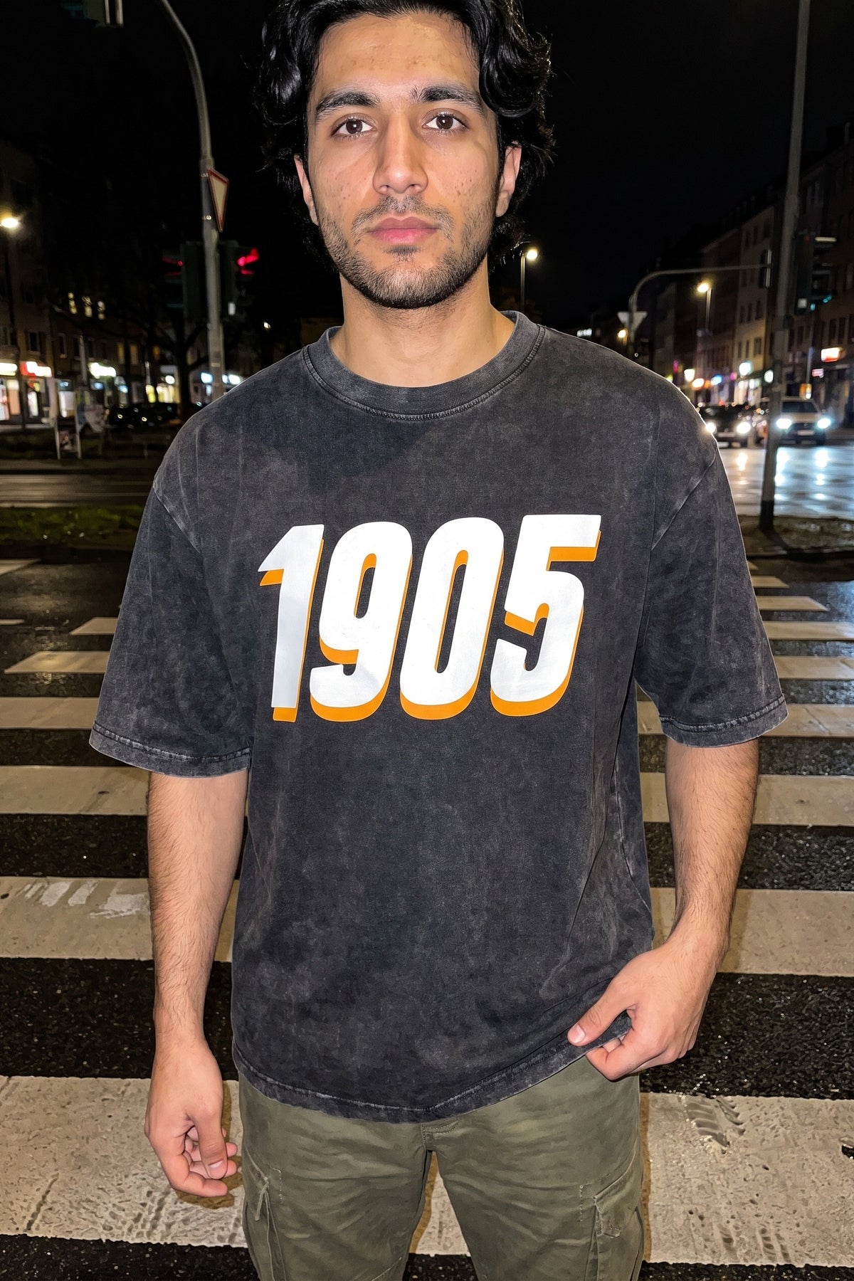 Galatasaray Aslan Washed T-Shirt in Washed Black – Model-Foto Herren, Nahaufnahme Frontprint