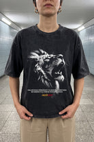 Galatasaray Cim Bom Washed T-Shirt in Washed Black – Model-Foto Damen, Nahaufnahme Frontprint
