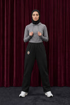 Galatasaray Oversized Jogger in Schwarz – getragen im Studio