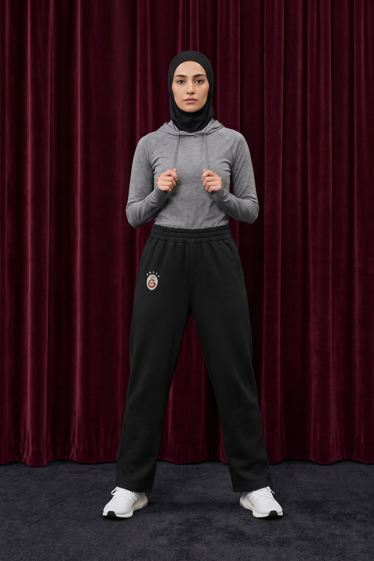 Galatasaray Oversized Jogger in Schwarz – getragen im Studio