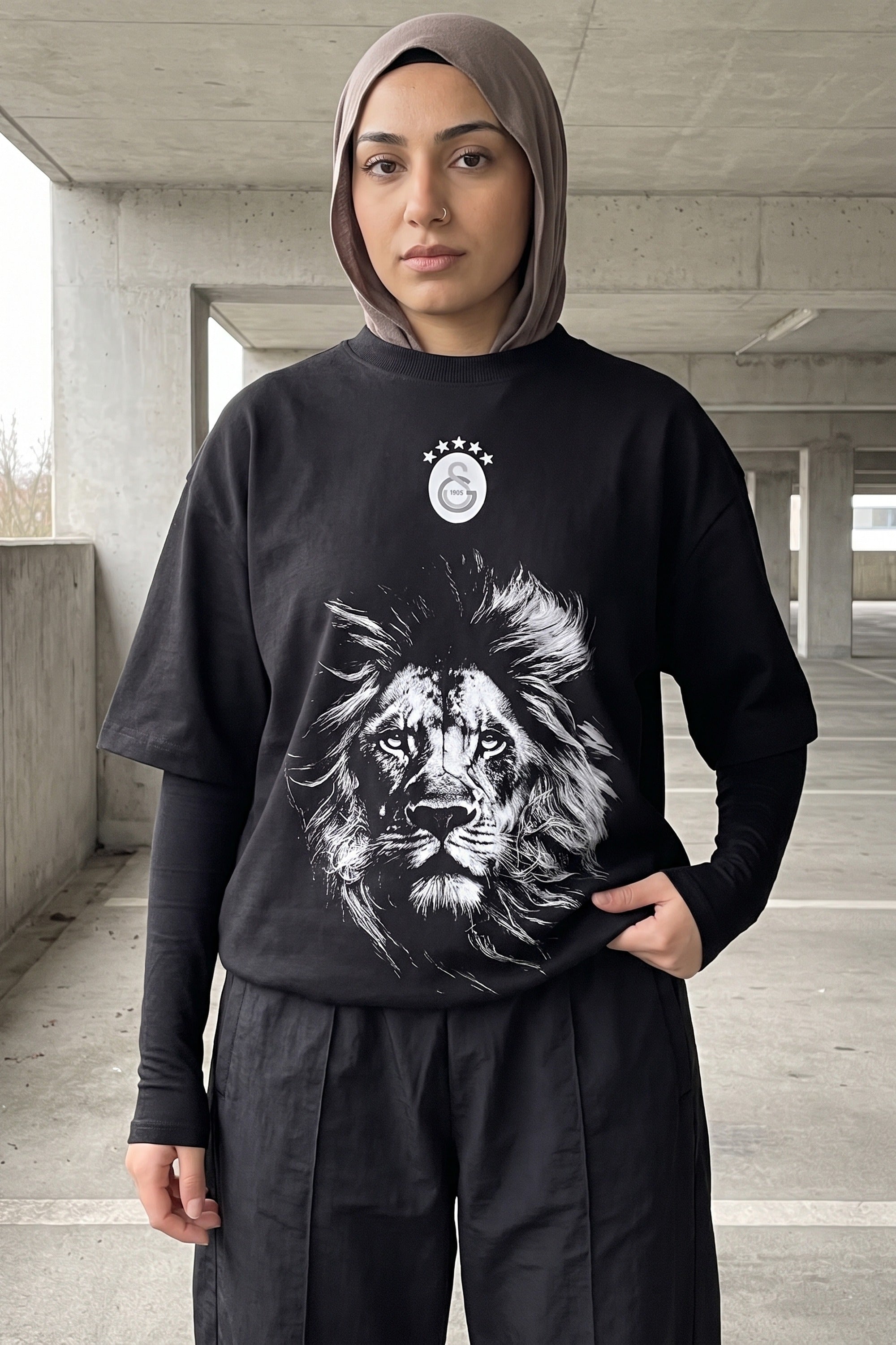 REALSTIL Galatasaray Oversized T-Shirt Black – Model Damen
