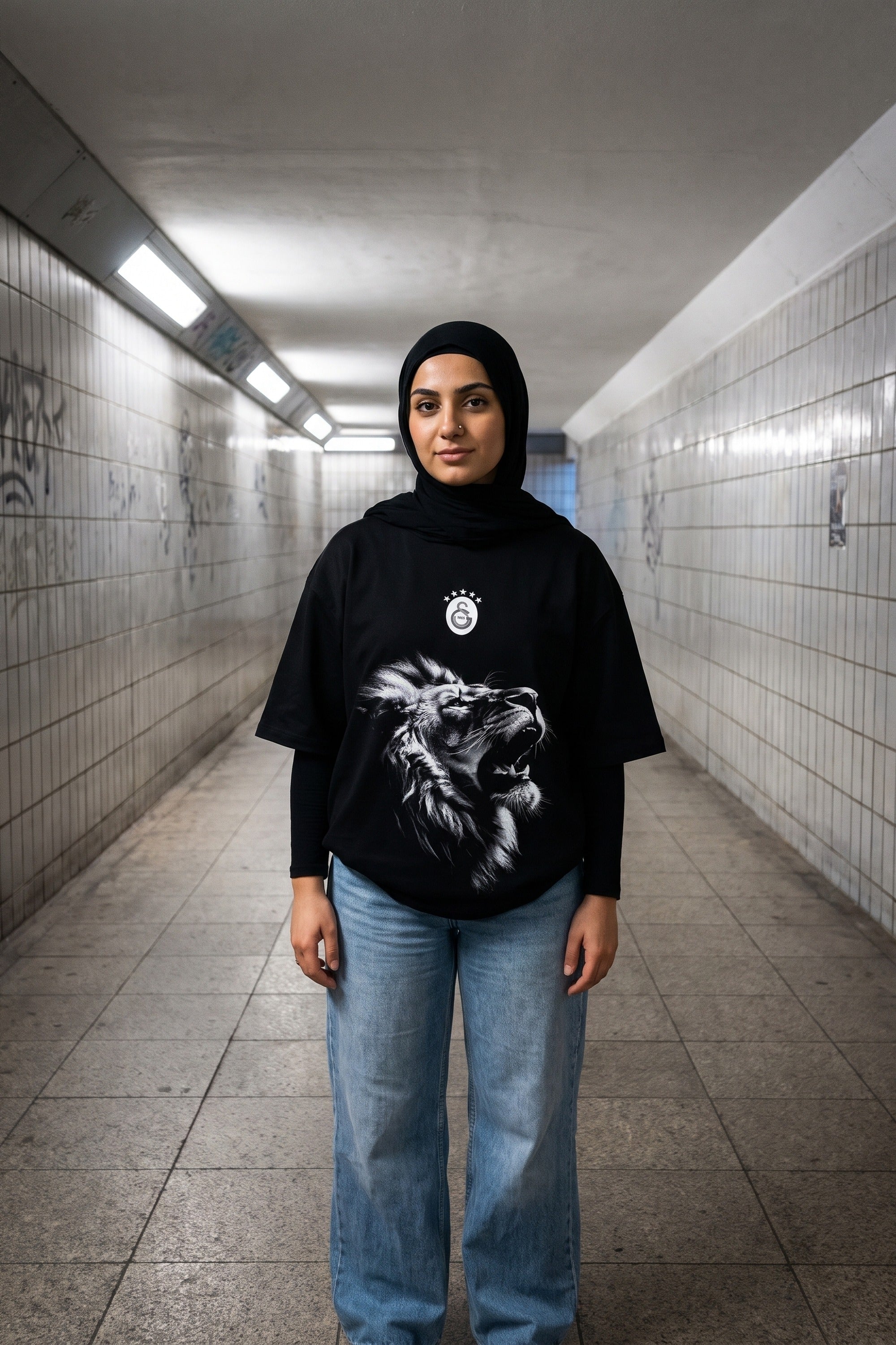 REALSTIL Galatasaray Oversized T-Shirt Black – Model Damen