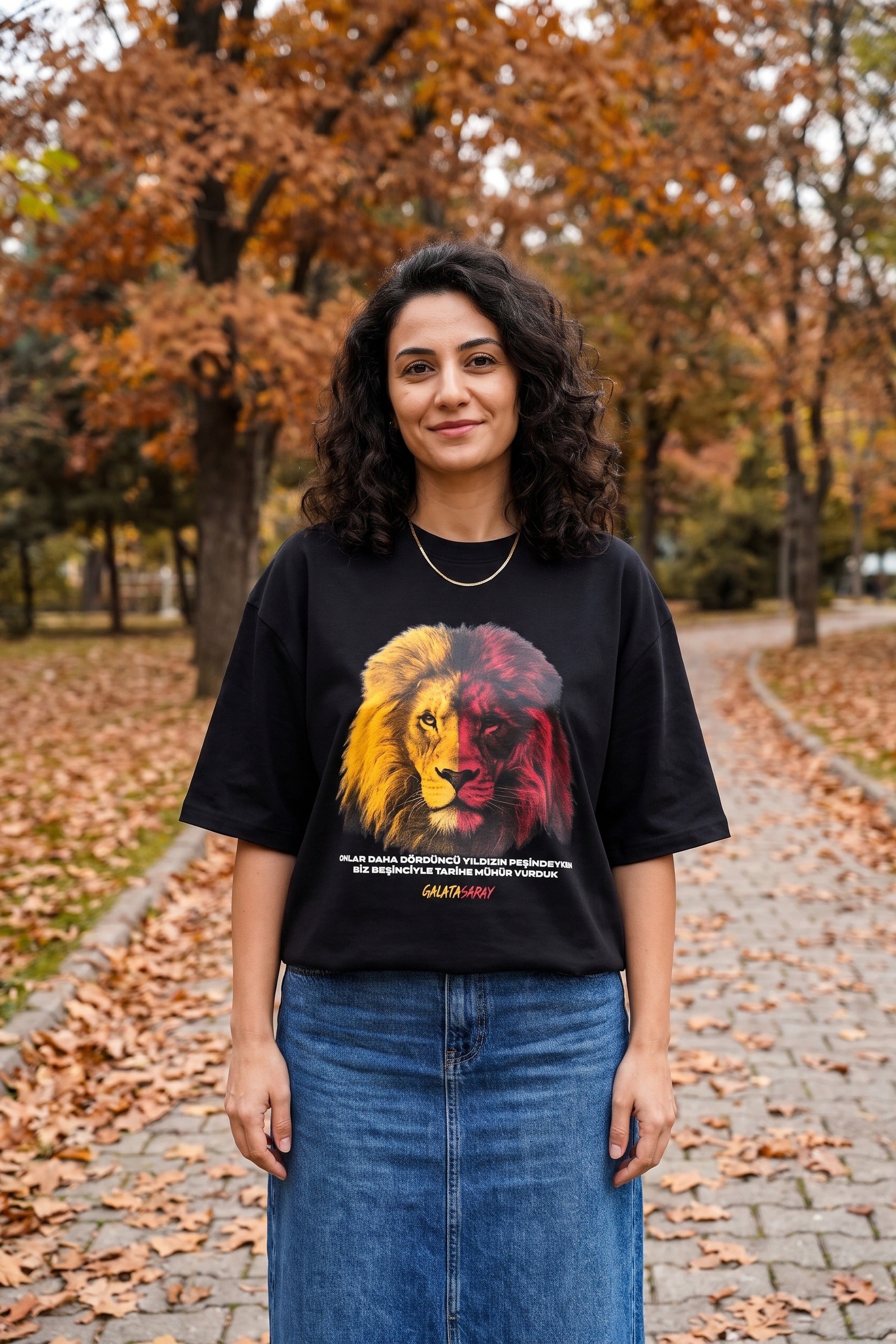 REALSTIL Galatasaray Oversized T-Shirt Black – Model Damen