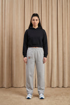 Göktürk Oversized Jogger in Heather Grey – getragen im Studio